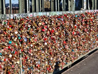 Hohenzollernbrücke Köln mit Liebesschlössern