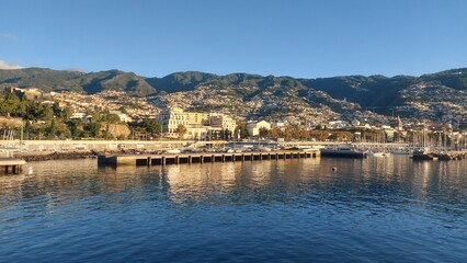 natureza, ar livre, paisagem, montanha, verde, azul, c&eacute;u, nuvens, mar, oceano, onda, floresta, &aacute;rvores, &aacute;gua, paz, para&iacute;so, relaxamento, viagem, portugal, madeira, ilha da madeira
