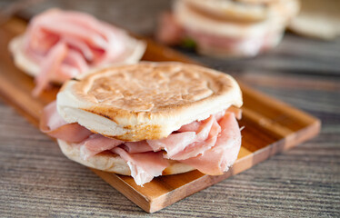 Tigelle with mortadella and rocket on wooden cutting board © Vincenzo De Bernardo