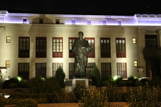 Columbus City Hall (Ohio). Neoclassical designed building was built in 1928. The 20 ft. bronze Columbus statue was a gift from Genoa, Italy and sculpted by Edoardo Alfieri. Columbus, OH, USA - Oct 11