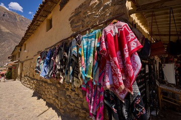 Exploring the Vibrant Ollantaytambo Market: A Cultural Feast for the Senses