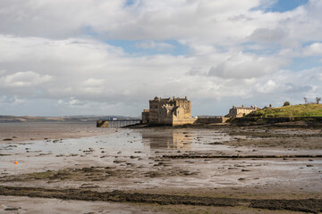 Scotland: view of Blackness castle and hits bay in low tide