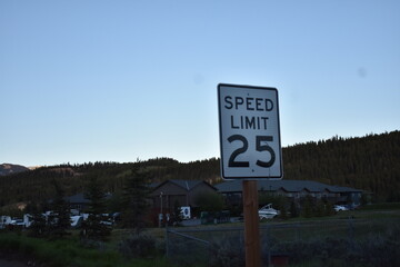 limit sign on a road