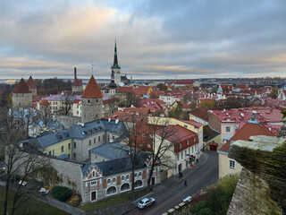Obraz premium Streets, roofs, sights of Estonian Tallinn: autumn, sunny evening.