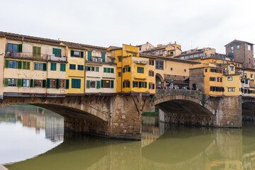Obraz premium Florence, Italy - November 5, 2024: Florence cityscape and The Ponte Vecchio (Old Bridge).