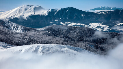 Obraz premium Steaming stratovolcano on a snowy landscape (Mount Asama, Japan)