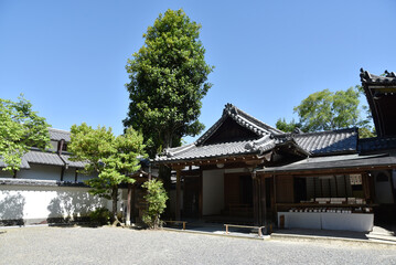 Fototapeta premium 今熊野観音寺 地蔵堂 京都市東山区泉涌寺山内町
