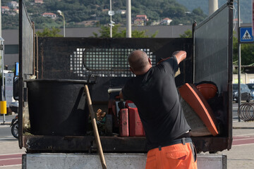 Operatore Ecologio  e Attrezzi da Lavoro