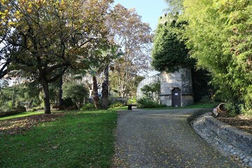 Le parc botanique de la tour vieille, jardin botanique et parc public, ville d'Alès, département du Gard, France
