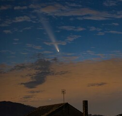 Cometa sobre el cielo de Galicia