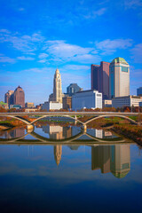 Fototapeta premium Columbus Ohio Skyline, Skyscrapers, and Landmark Buildings, USA: A vibrant tranquil beauty over the serene Scioto River water and green space in autumn
