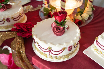 wedding cake with roses
