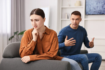Obraz premium Upset woman ignoring her husband at home, selective focus