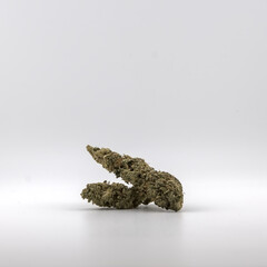 Nahaufnahmen vom medizinischem Cannabis Hanfblüte auf neutralem Hintergrund