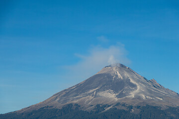 Popocatepetl Volcano registers a collapse on one of its faces. It presents constant ash activity. It remains in yellow alert phase 2