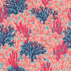 Underwater seamless pattern with repeated coral polyps, algae and seaweed. Aquatic colorful sketch ornament. Hand drawn marine flora and ocean wildlife print for textile, paper design, backgrounds.