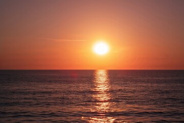 Fototapeta premium Brilliant Radiance of a Stunning Sun Glare Experience