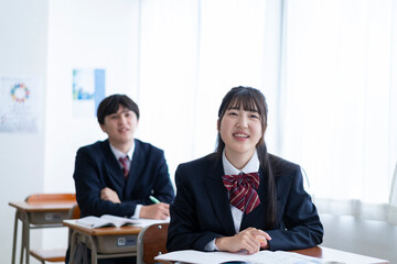 授業を受ける高校生