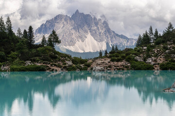 Obraz premium I cadini di Misurina visti dal lago di Sorapis.