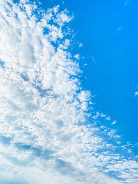blue sly with white clouds