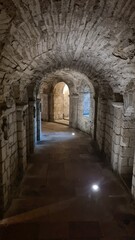 Dans la crypte de l'abbaye Saint-Philibert de Tournus