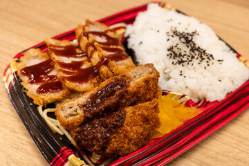 日本のスーパーで買ったとても美味しい弁当