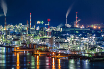 Fototapeta premium 亀居公園から望む大竹市の工場夜景