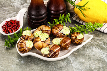Fresnch escargort with basil butter