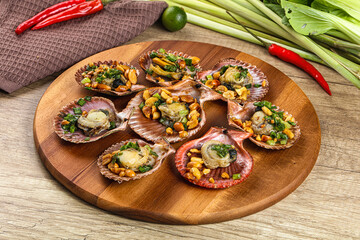 Baked scallops with scalion oil