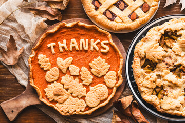 preparation process of Thanksgiving Pumpkin pie with autumn leaves decor