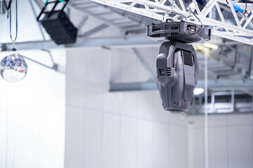 На фотографии изображены алюминиевые трубы для света на концерте и арене.