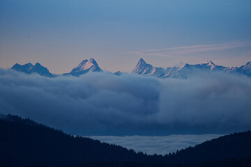 Brume devant les Alpes Suisses