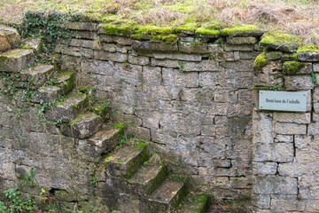remparts de la citadelle de Montmédy dans la Meuse un jour de pluie en hiver