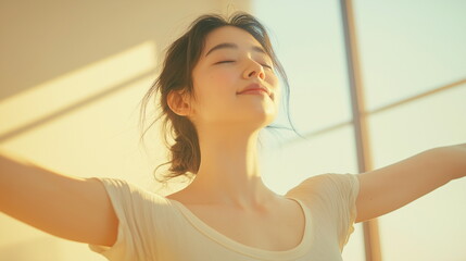 女性がストレッチやピラティスで体調を整えている画像