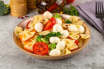 Pasta farfalle with mozzarella and tomato