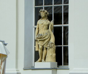 Fototapeta premium Poland, Warsaw, Łazienki Park (Royal Baths Park), New Orangery, statue of Pomona