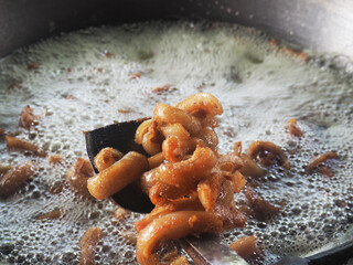 boiling oil to cooking pork wile deep fired crispy