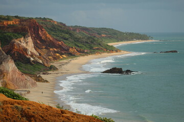 falésias coloridas na praia da arapuca, em conde, paraíba