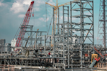 Obraz premium Worker male assembly in progress new construction inspection scaffolding