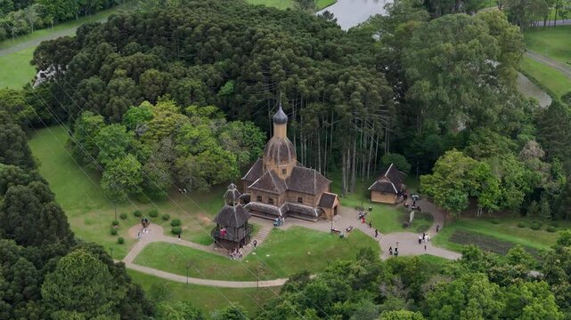 Memorial Ucraniano, Parque Tingui, Curitiba, Paran&aacute;. uma vista a&eacute;rea desse lugar incr&iacute;vel em meio a cidade. 