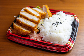 とんかつ弁当