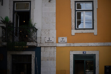 Naklejka premium old streets in lisboa, Portugal