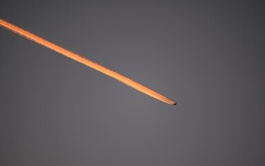 Contrails of a Korean Airline cargo plane at 36000 feet with 460 knots speed from Seoul to Frankfurt remind of a comet