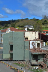 Fototapeta premium Edificio en plena demolición en Ortigueira.