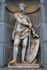 Obraz premium florenz, italien - statue von farinata degli uberti