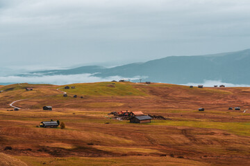 Obraz premium Morning mist over Seiser Alm in the Dolomites, Italy.