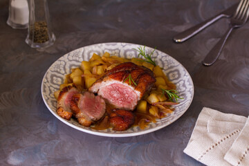 Duck breast fillets with pears and rosemary