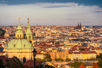 Stolica Czech Praga latem o zachodzie słońca