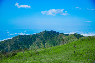 Obraz premium Exploring lush green hills scenic landscape nature photography vibrant environment wide angle outdoor serenity