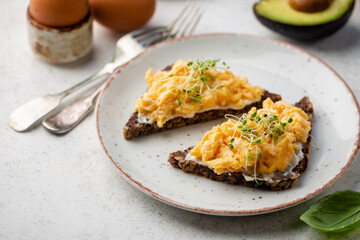 Scrambled egg sandwich